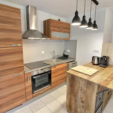 Apartamento Lumineux à Avec Terrasse, Parking Et Wifi – 5 Min Du Centre - Fr-1-722-1